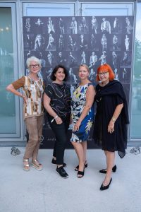 Im Rahmen eines Andaz Salons wurde beim ersten Event auf der neuen Terrasse Eugen21 im Hotel Andaz Vienna das erste Mode Wien Magazin ´69 people, 69 charakters, 69 styles´ präsentiert,
Wien, 20.7.2021,
-