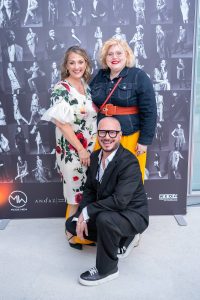 Im Rahmen eines Andaz Salons wurde beim ersten Event auf der neuen Terrasse Eugen21 im Hotel Andaz Vienna das erste Mode Wien Magazin ´69 people, 69 charakters, 69 styles´ präsentiert,
Wien, 20.7.2021,
-