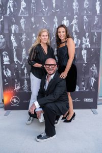 Im Rahmen eines Andaz Salons wurde beim ersten Event auf der neuen Terrasse Eugen21 im Hotel Andaz Vienna das erste Mode Wien Magazin ´69 people, 69 charakters, 69 styles´ präsentiert,
Wien, 20.7.2021,
-