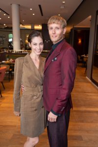 Im Rahmen eines Andaz Salons wurde beim ersten Event auf der neuen Terrasse Eugen21 im Hotel Andaz Vienna das erste Mode Wien Magazin ´69 people, 69 charakters, 69 styles´ präsentiert,
Wien, 20.7.2021,
- 
Maria YAKOVLEVA mit Freund Rene MUC