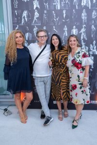 Im Rahmen eines Andaz Salons wurde beim ersten Event auf der neuen Terrasse Eugen21 im Hotel Andaz Vienna das erste Mode Wien Magazin ´69 people, 69 charakters, 69 styles´ präsentiert,
Wien, 20.7.2021,
-