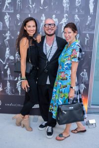 Im Rahmen eines Andaz Salons wurde beim ersten Event auf der neuen Terrasse Eugen21 im Hotel Andaz Vienna das erste Mode Wien Magazin ´69 people, 69 charakters, 69 styles´ präsentiert,
Wien, 20.7.2021,
-