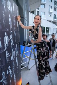 Im Rahmen eines Andaz Salons wurde beim ersten Event auf der neuen Terrasse Eugen21 im Hotel Andaz Vienna das erste Mode Wien Magazin ´69 people, 69 charakters, 69 styles´ präsentiert,
Wien, 20.7.2021,
- 
Karin KLIPPL